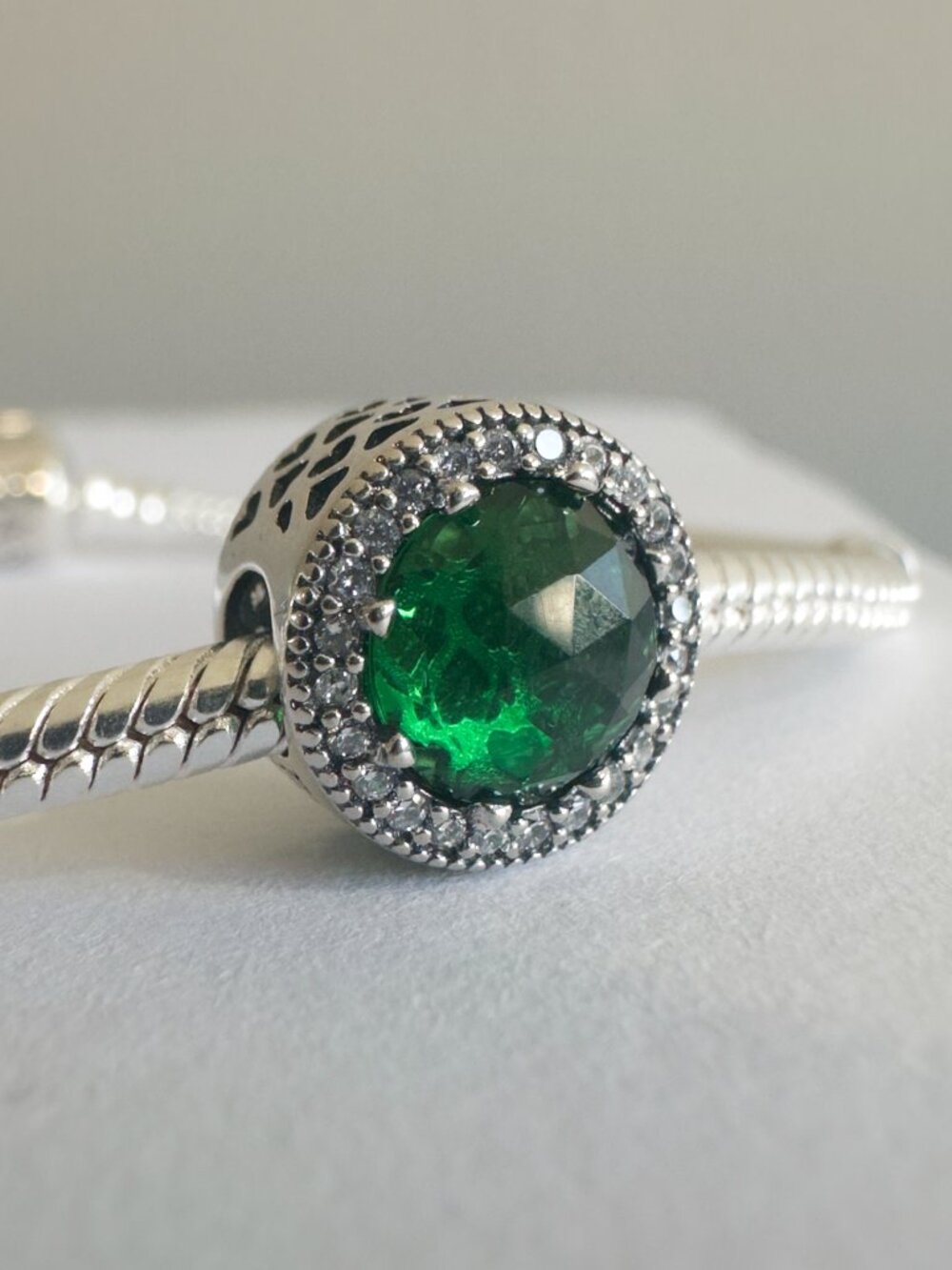 Authentic PANDORA Radiant Hearts Charm GREEN 925 Ale Silver - Picture 4 of 4